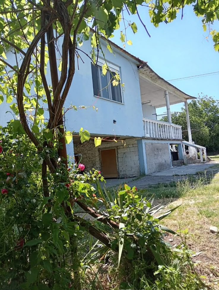 Renovirana kuća sa velikim placem – Gostilj, Golubovci