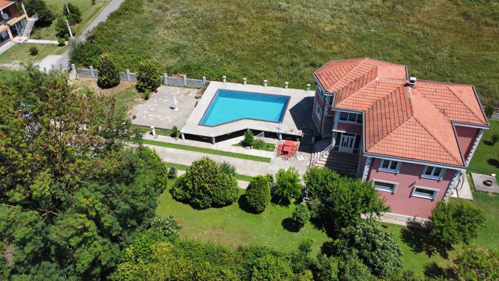 Luksuzna vila sa bazenom – Kosić, Danilovgrad